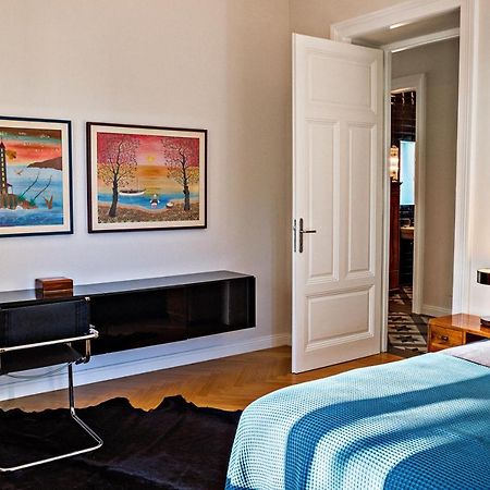 Deluxe Beachfront Apartment Klara, ロヴラン エクステリア 写真