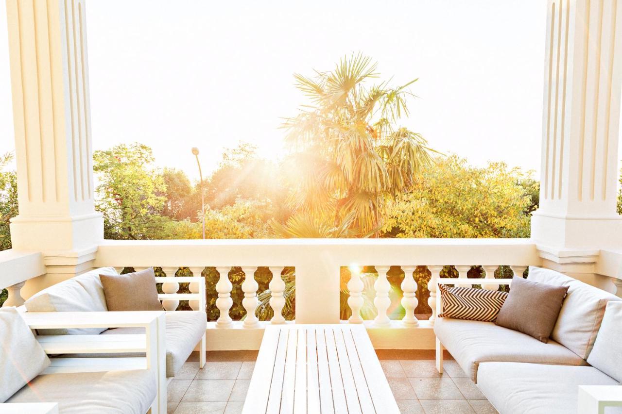 Deluxe Beachfront Apartment Klara, ロヴラン エクステリア 写真