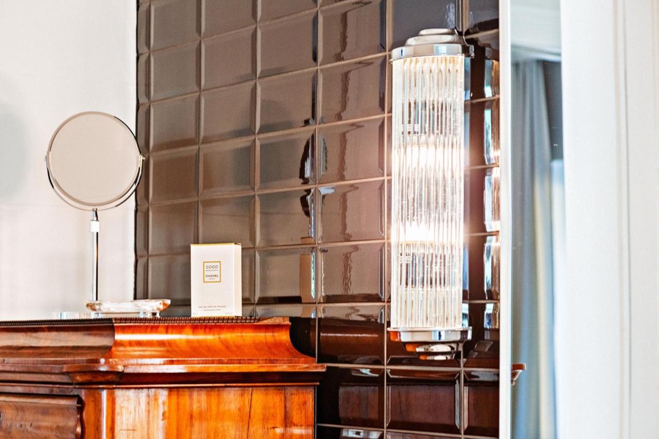 Deluxe Beachfront Apartment Klara, ロヴラン エクステリア 写真