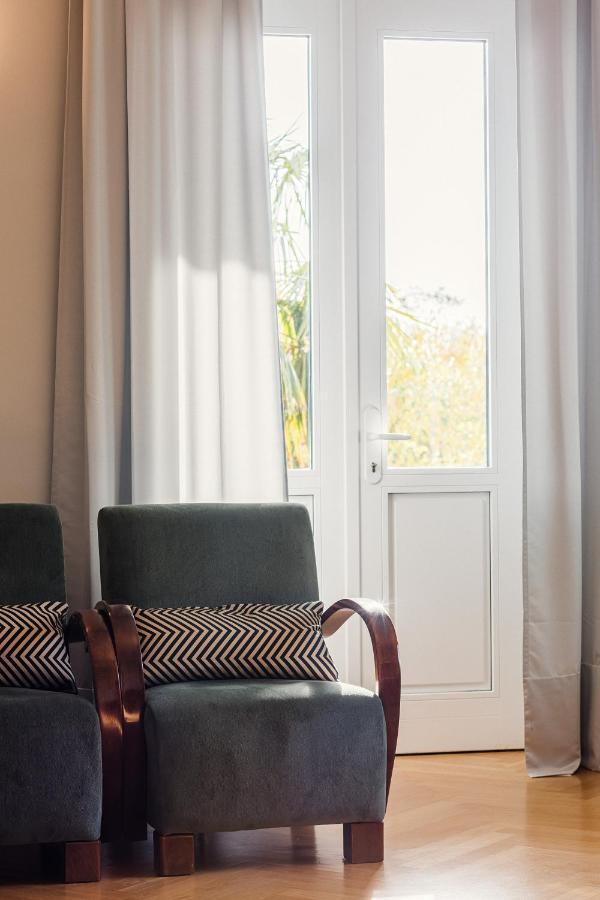 Deluxe Beachfront Apartment Klara, ロヴラン エクステリア 写真