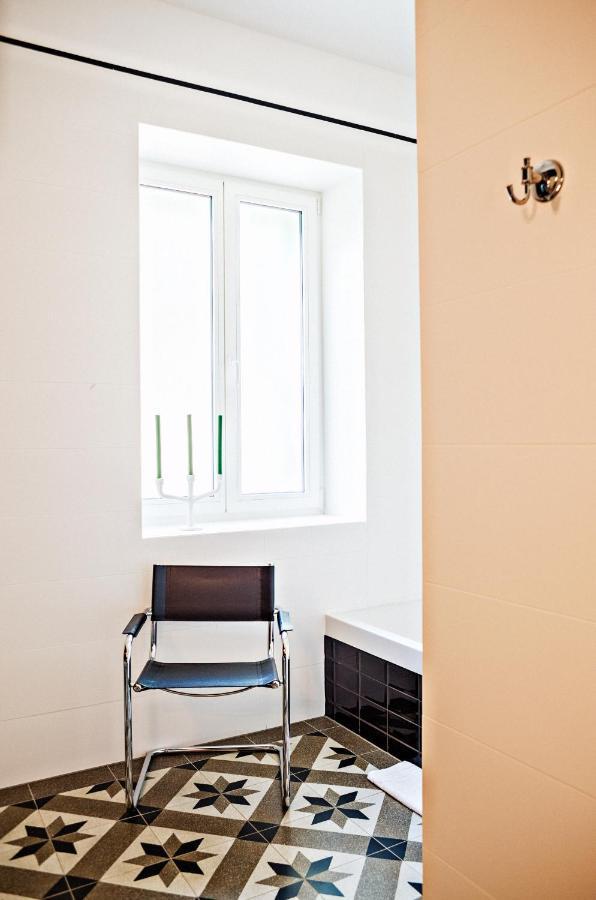 Deluxe Beachfront Apartment Klara, ロヴラン エクステリア 写真
