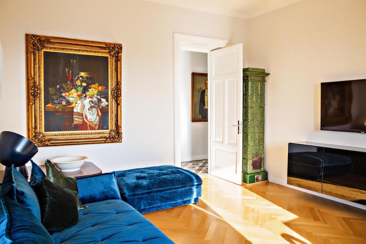 Deluxe Beachfront Apartment Klara, ロヴラン エクステリア 写真