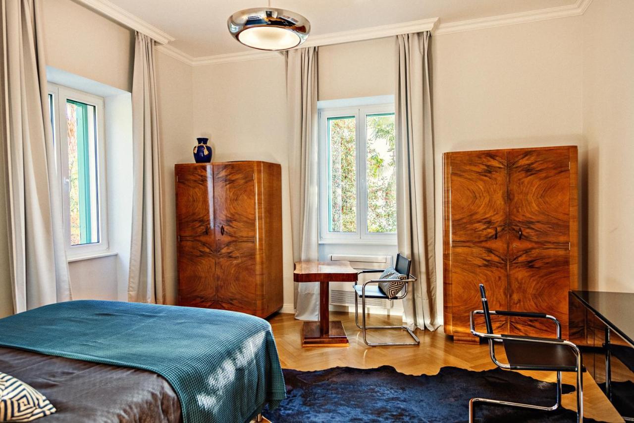 Deluxe Beachfront Apartment Klara, ロヴラン エクステリア 写真