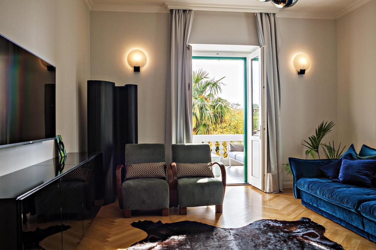 Deluxe Beachfront Apartment Klara, ロヴラン エクステリア 写真