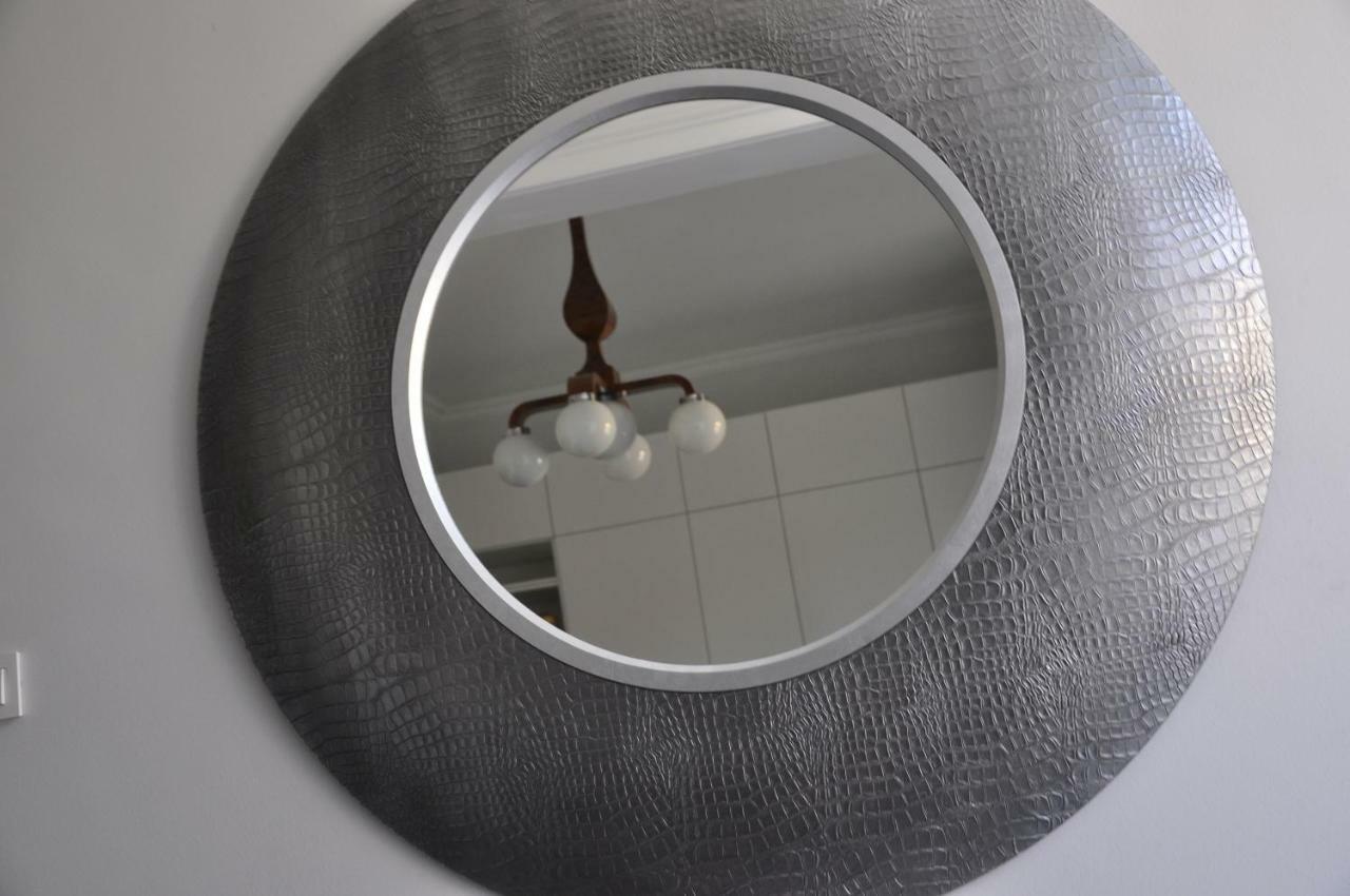 Deluxe Beachfront Apartment Klara, ロヴラン エクステリア 写真