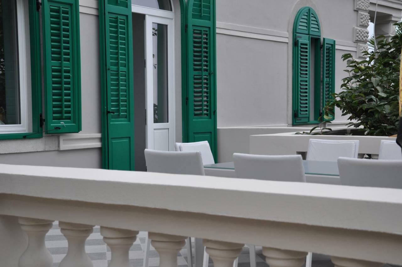 Deluxe Beachfront Apartment Klara, ロヴラン エクステリア 写真