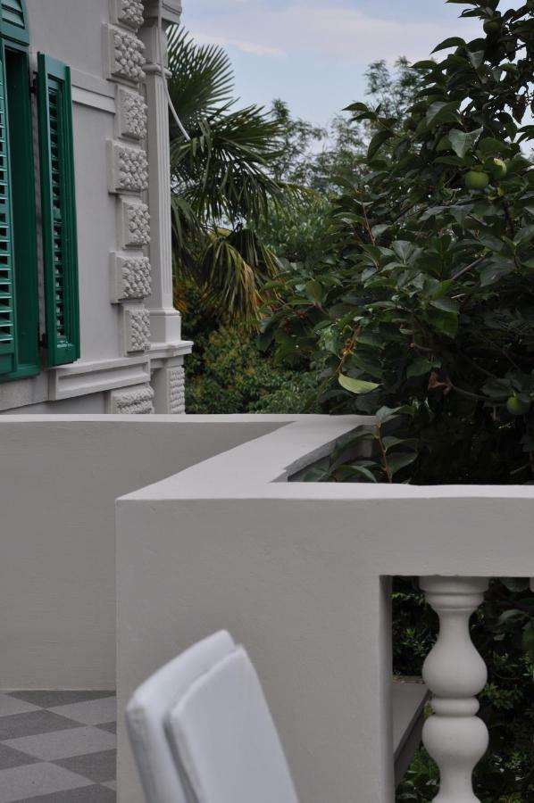 Deluxe Beachfront Apartment Klara, ロヴラン エクステリア 写真