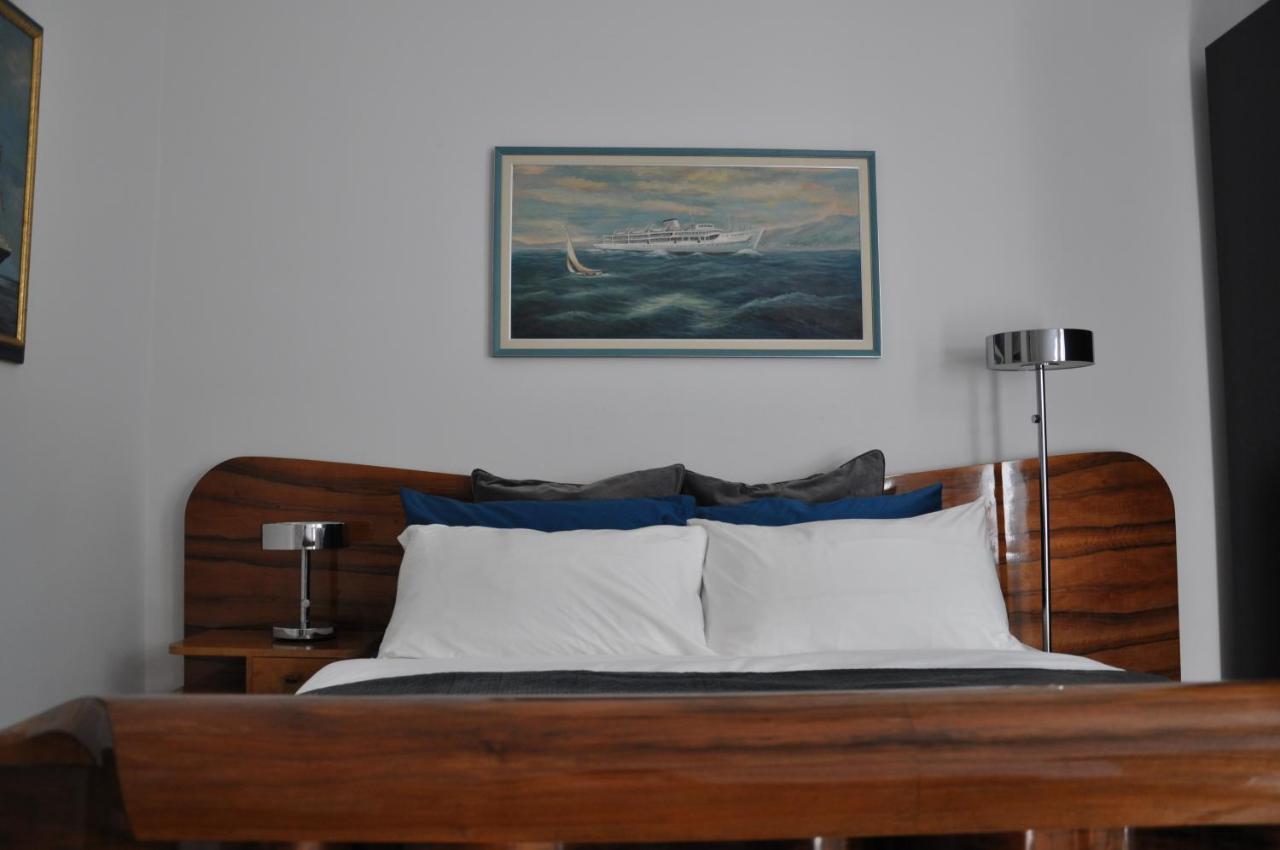 Deluxe Beachfront Apartment Klara, ロヴラン エクステリア 写真